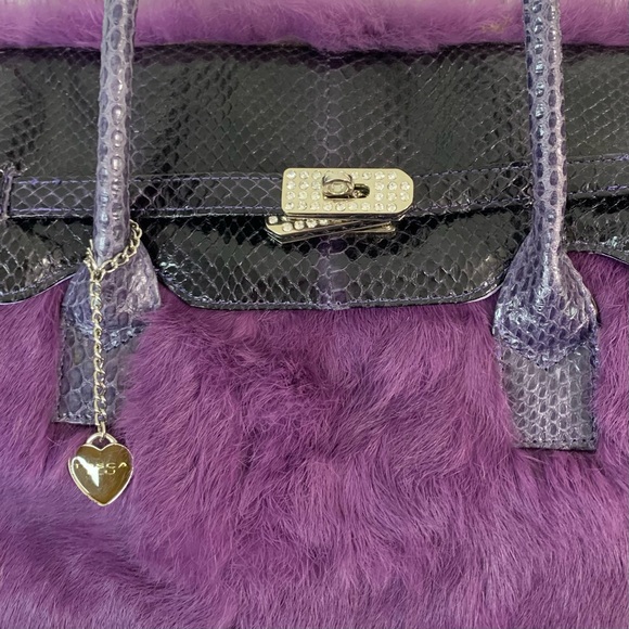 TOSCA BLU Luxurious Purple Faux Leather & Fur Handbag - Picture 8 of 15